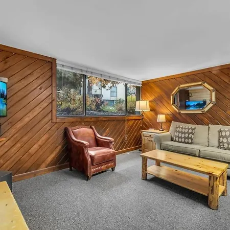 Centrally Located 1 Bdr Condo Near Everything